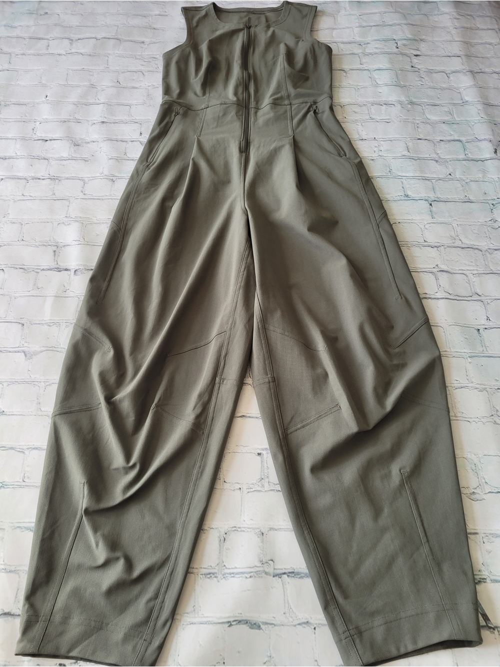 lululemon Athletica Green Cropped Warpstreme Zip-Front Jumpsuit size 4 - Picture 4 of 16